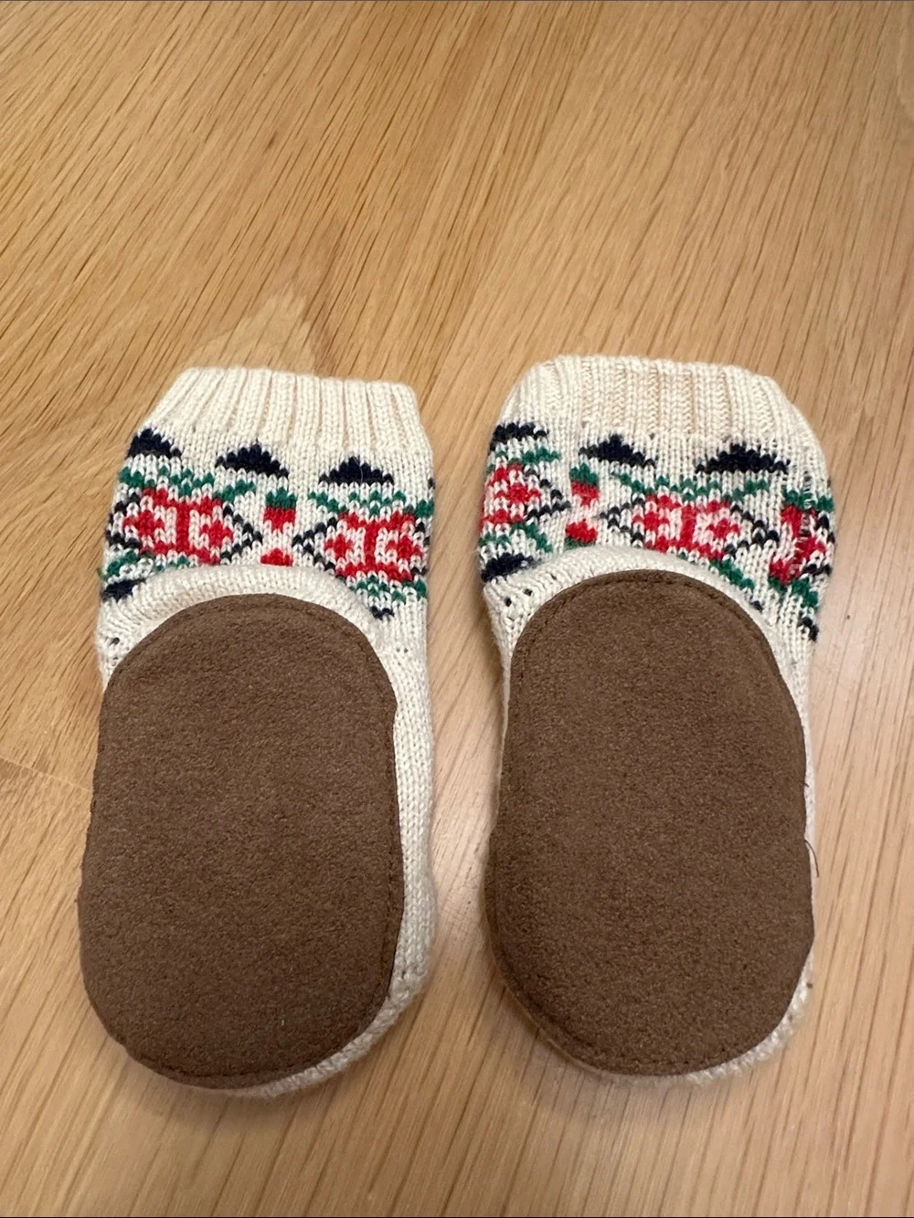 Hanna Andersson Cream Slipper Socks with Red Reindeer and Green Accents